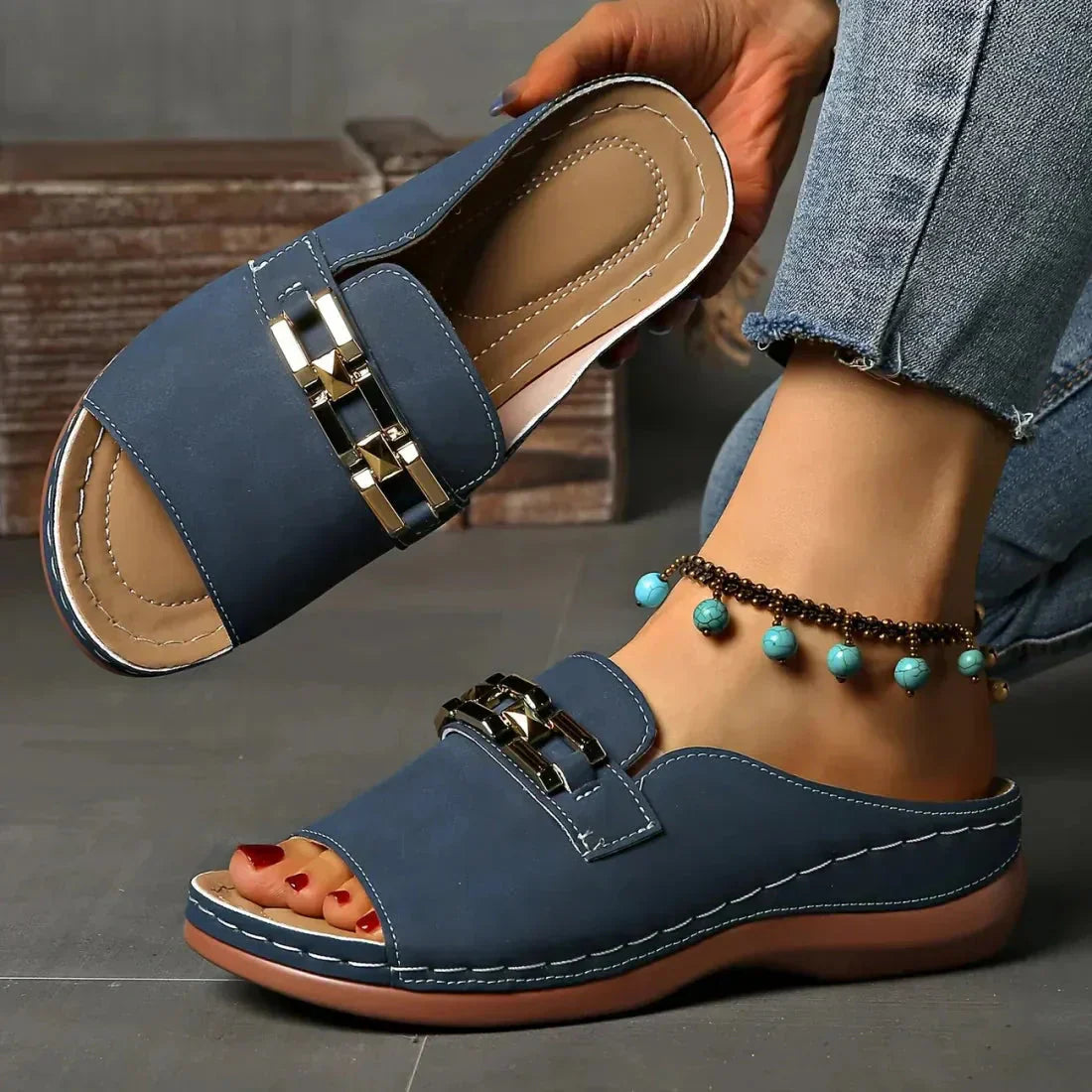 👡 50% ОТСТЪПКА! Ортопедични сандали със златна катарама – Здраве и стил на половин цена! 💖✨