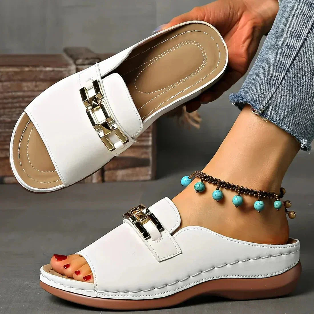 👡 50% ОТСТЪПКА! Ортопедични сандали със златна катарама – Здраве и стил на половин цена! 💖✨
