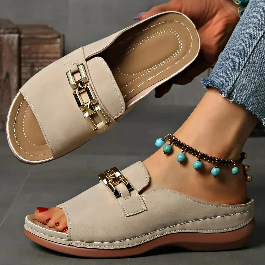 👡 50% ОТСТЪПКА! Ортопедични сандали със златна катарама – Здраве и стил на половин цена! 💖✨