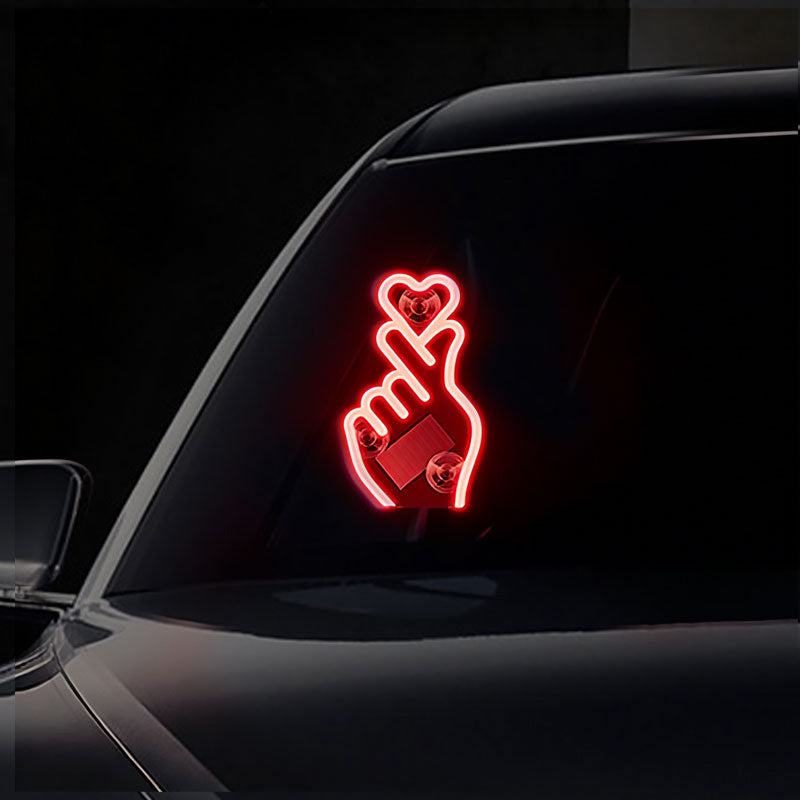 Слънчево захранвано LED осветление за кола във формата на сърце
